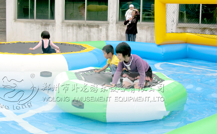 水上跳床趣味水上漂浮物夏季嬉水池休閑游樂設備